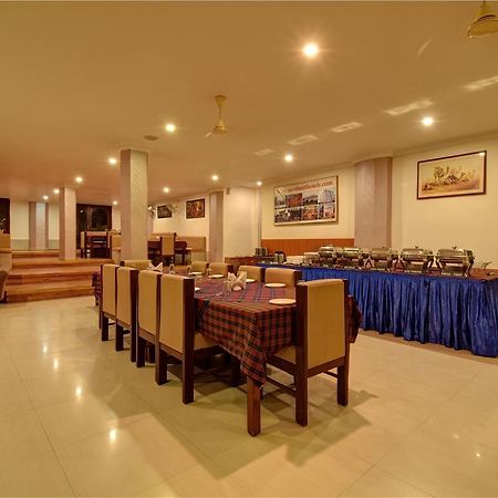 Hotel Savera Palace Маунт-Абу Екстер'єр фото