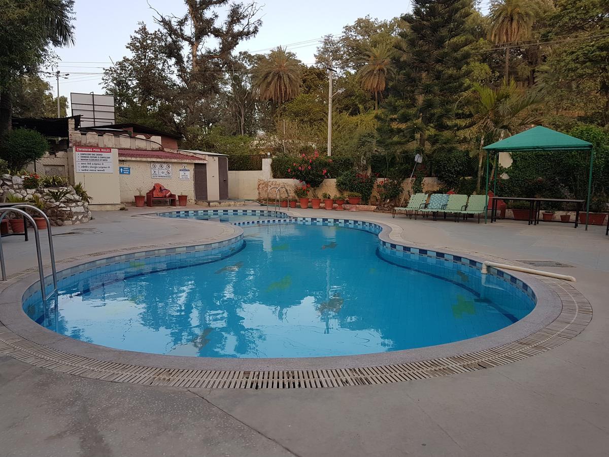 Hotel Savera Palace Маунт-Абу Екстер'єр фото