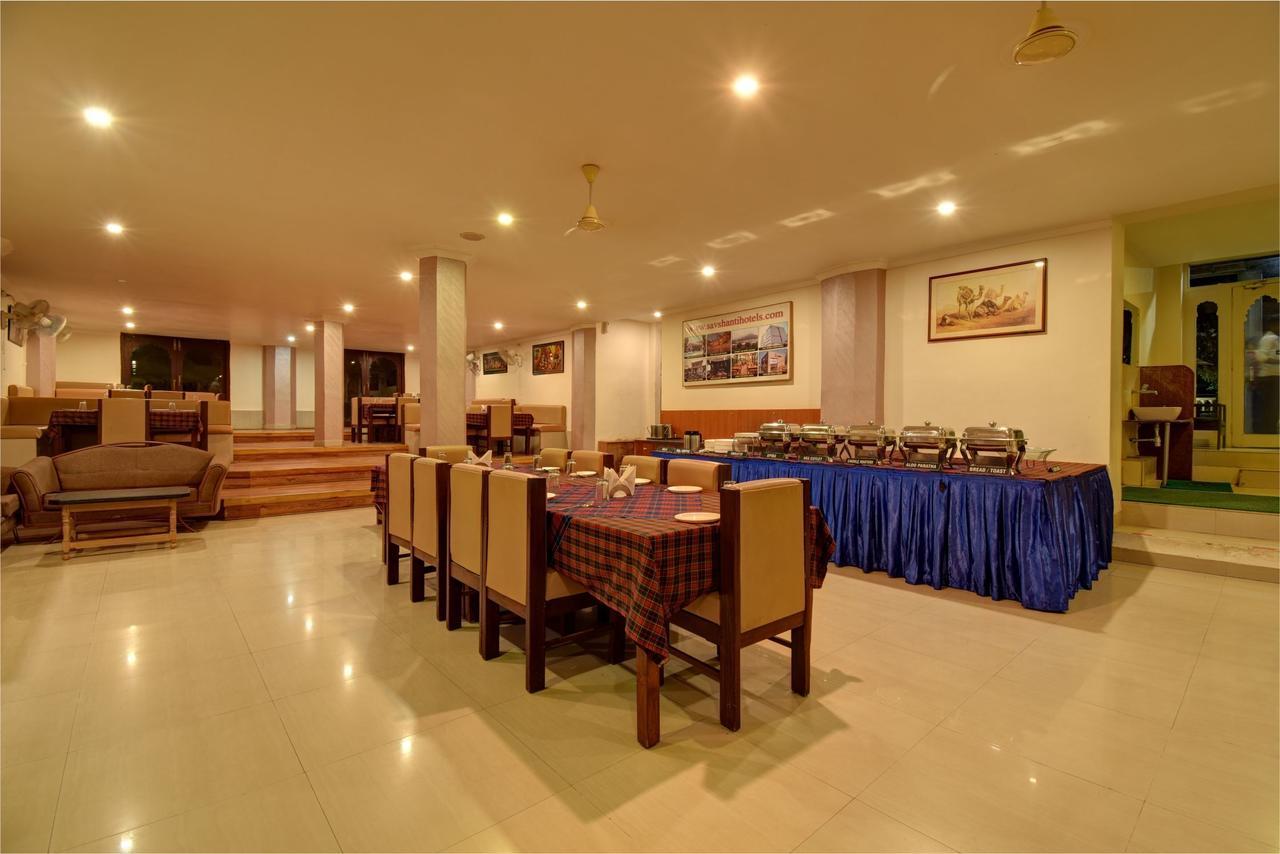 Hotel Savera Palace Маунт-Абу Екстер'єр фото